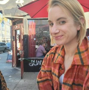 Meet your Posher, Caitlin